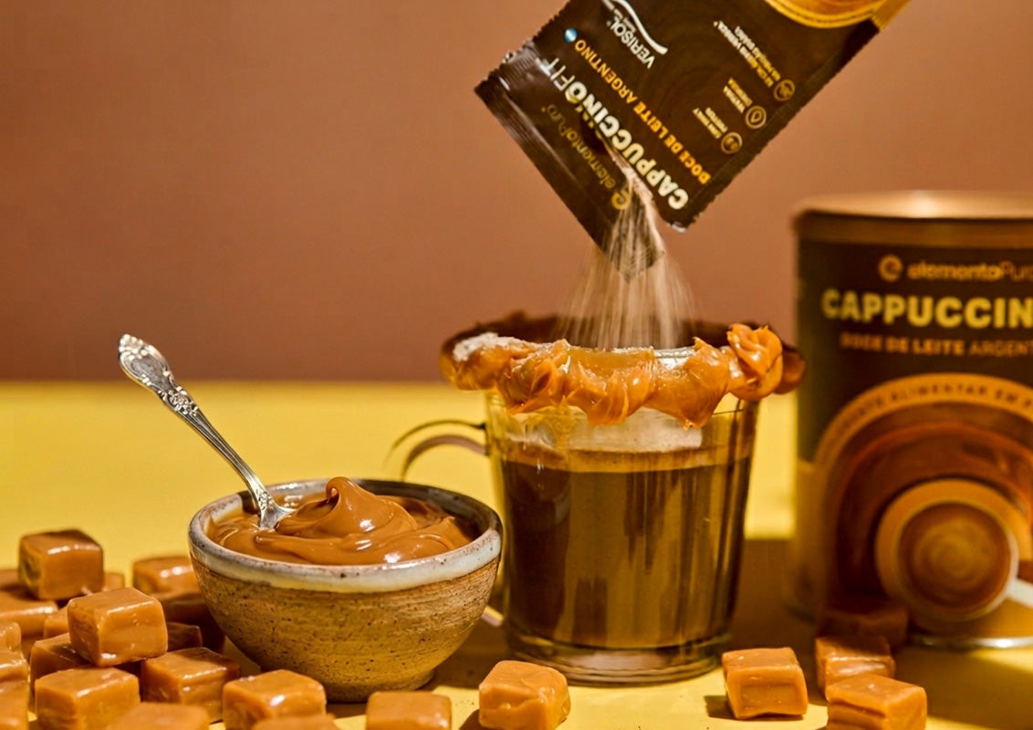 CAPPUCCINOFIT sendo misturado na xícara